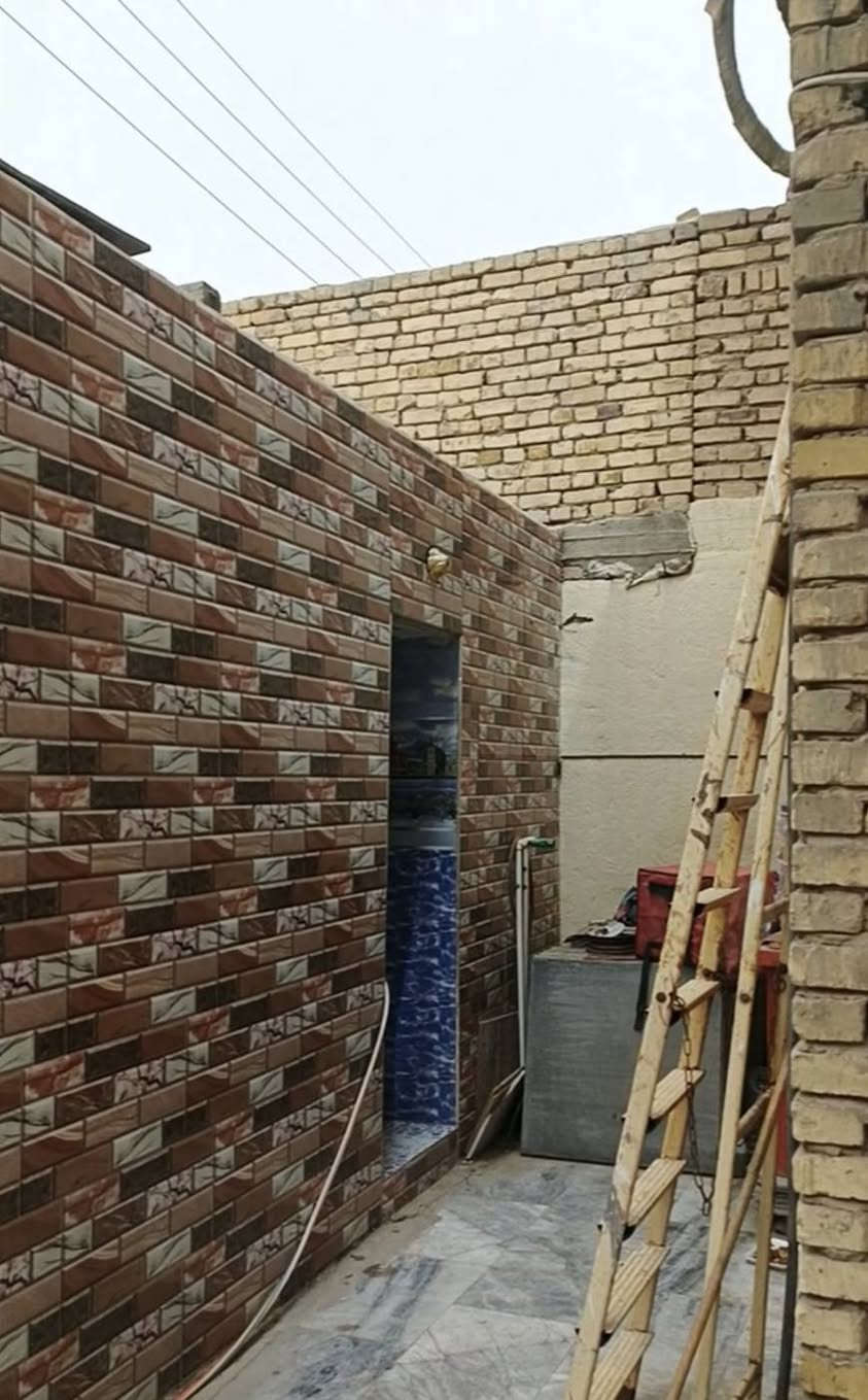 🏡 بيت للبيع في الناصرية - حي الحكيم (قرب مطعم بركات الحوراء ع)
​بناء كونكريت مسلح  (طابو ملك )
​ 
​المساحة الإجمالية: 200 متر مربع.
​الواجهة: يحتوي على طارمة بمساحة كبيرة 
​الصحيات الخارجية وصحيات داخلية
​🛏️ التفاصيل الداخلية 
​الاستقبال: صالة استقبال واسعة  مساحه (7.5 م × 3.5 م) 
​الصـالات: يحتوي البيت على صالتين داخلية (عدد 2) 
يحتوي ع ​مطبخ 
​التهوية ومناور عدد)(2)
​غرف النوم (عدد 3):
​غرفتين (2) في الطابق الأرضي 
​غرفة (1) واسعةومستقلة في الطابق الثاني.
للاستفسار على الرقم
***********
