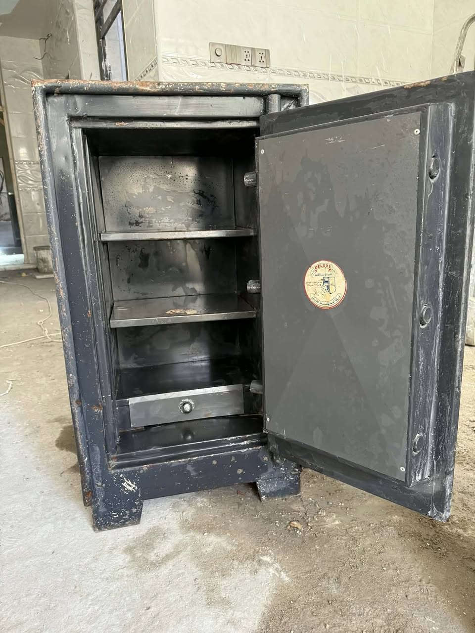 قاصه مستعمله 
موكل بنشرها ✅
ارتفاع95 
عرض 55 
نزال 50
الوزن  غير معروف لكن تقريبا وزنها 300
السعر 180


**إذا كنت صاحب هذا الإعلان وتريد حذفه لأي سبب، رجاءا أرسل رسالة إلى الدعم الفني**