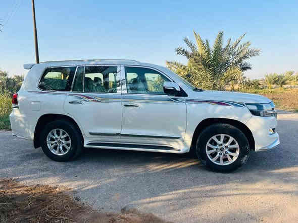 لاندكروز مؤديل 2017 
محرك 6 سلندر ماشيه 120 الف 
فئه ؤايت ادشن فؤل مواصفات 
مكفؤله كفاله عامه ؤضع شركه من كلشي عل سؤنار سياره مال جنيان رقم بغداد بسمي عنوان نجف مشخاب 
سعر ٤٨٥ قفل 
***********
