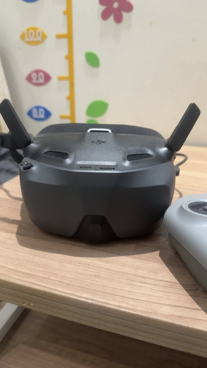 السلام عليكم للبيع نضارة
DJI FPV Goggles N3 + جهاز التحكم (Remote Controller): DJI FPV النضافة‎%‎ 99

Controller 3 للتوصل واتس *********** السعر خاص ￼￼
