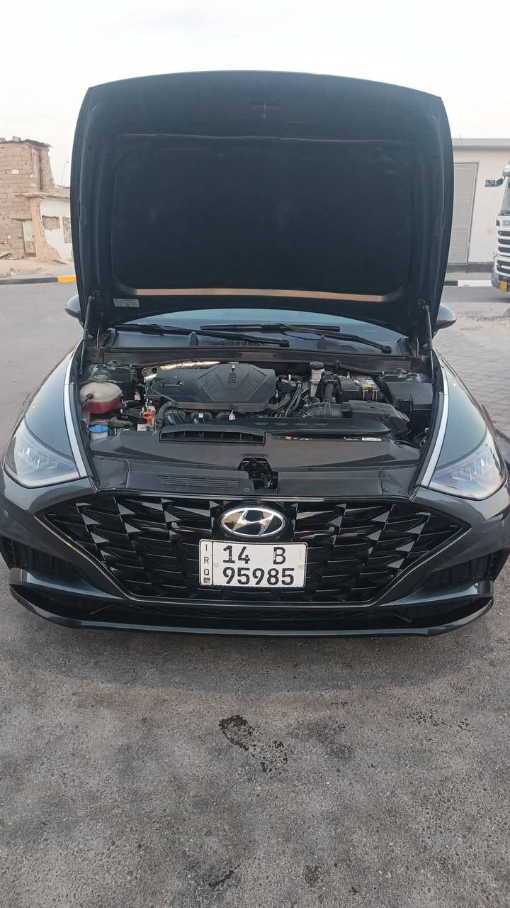 سوناتا موديل ٢٣
حادث بك لايت خلفي فقط بارد بدون ايرباك 
باقي كفاله عامه 
محرك كبير 
مواصفات كامله ماعدا فتحه 
استفسار ***********
