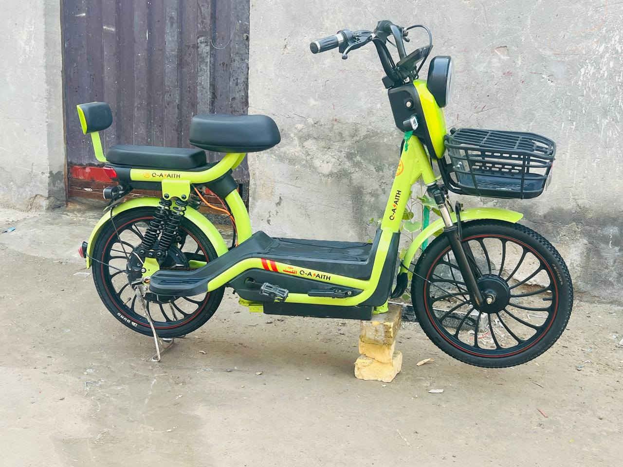 السلام عليكم دراجة كهربائية النوعيه قــــــوة اليــث للبيع

الدراجة نظيفة جدًا  
*
🔐 نظام حماية ضد السرقة

🫶🏻 تشغيل عن بُعد

🔑 مفتاحين + بصمتين+كارت

⚡ لايت زنون عالي /ناصي 

🏍️حجم الملف 1500 حقيقي 

🏁 

🔋 البطاريات  4
(صارلي شهر من مشتري الدراجه)

👌 الدراجة مرتبة ومتعوب عليها

 💯

💰 السعر : 370
🤝 بيه مجال بسيط كلش للشراي

📍مكان حله

📩 للاستفسار: ***********
