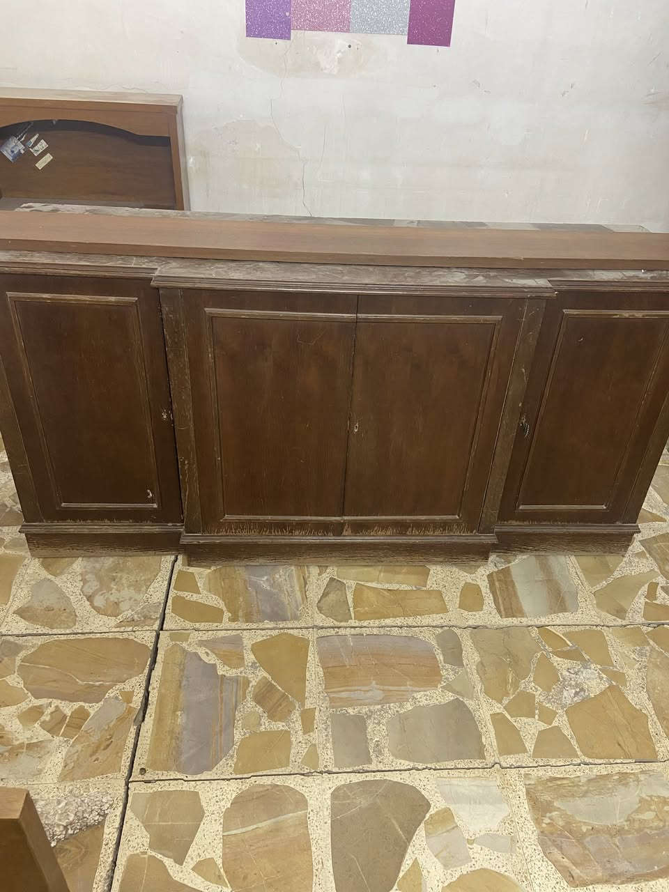 كنتور وميز تواليت ويوفية الي يحتاجهم يجي ياخذهم بالعافية عليه اتصال ماسنجر او ***********
