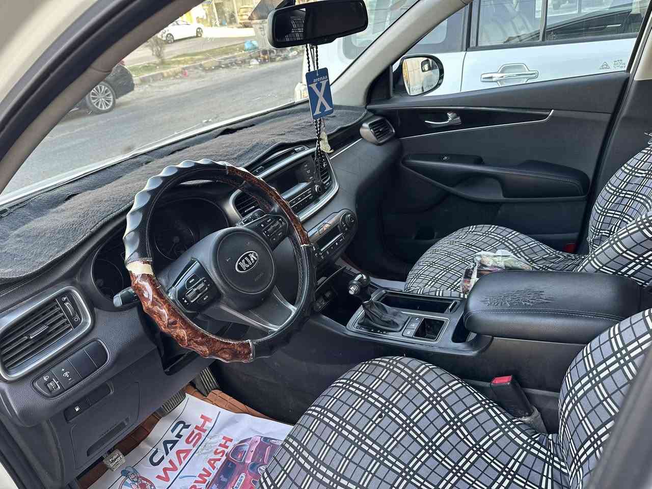 كيا سورنتو 15 شكل 2016 خليجي رقم بغداد الماني
 محرك 4 دوش2400 ماشيه 230 
المواصفات فول ايرباك   +ترحيب +شاشه وكامره +نظام خرائط+مري شفط +حساس امامي +خلفي +سبعه راكب +ثلاث قطع تبريد +ويل كروم +وباقي المواصفات الاعتياديه 
السياره كفاله عدا بنيد مبدل اصلي 
السياره معروضه بسعر حلو ١٧٠ $ 🔴
رقمي*********** 📱اتصال
العنوان النجف
