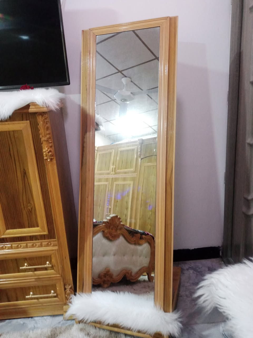 للبيع غرفه تفصال جديده شهرين صارلها فقط خدش مابيها استفسار
واتساب ***********
