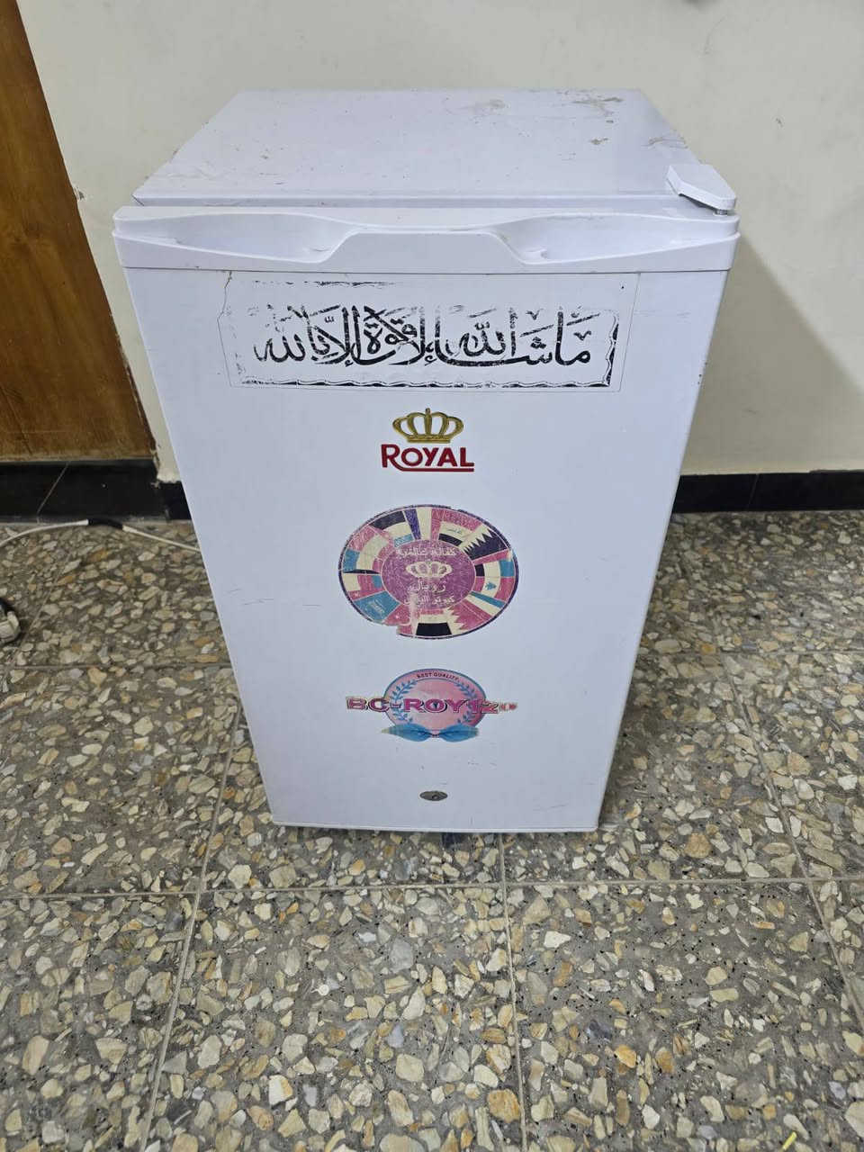 مجمدة ام دولفين ١٠ قدم نضيفة السعر ١٢٠ وبيها مجال ثلاجة رويال بعدها  بلايلونها السعر ٦٠ مكاني بغداد الحبيبية شارع سجة الاستكشافات ال١٥٠ حي زهراء الاستفسار الاتصال علرقم *********** او واتساب
