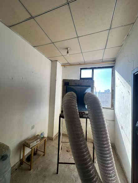 اثاث مستعمل بحاله جيده البيع شلع اربع تخت خشب درجه اولى مبرده ٢ونص ثلاجه نوال ٨اقدام بنكه ارضيه طخم قنبات برده عدد ٢ السعر ٣٠٠الف الكل 
***********
***********
