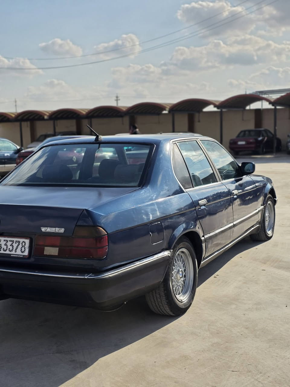 السلام عليكم،،السعر43،،وبيها  مجال
BMW 730 رقم نينوى دولي 
فول مواصفات 
سلايت تبريد ثلج خلفي وامامي  
كير محرك شرط  طخم تاير ويل كب سياره نضيفه كهربائيات كلها شغاله داخلها جديد بدون كابون ما مسجل،، مصبوغه جماليه شرط بدون اي دعم ،،تحويل منل شرعي ،،مباشر 
يرهم  مقدمه 25 وبالشهر 2 يرهم مراوس حسب القناعه للاستفسار اتصل وتدلل معرض الشهيد ابوزوبع الكياره 
***********
