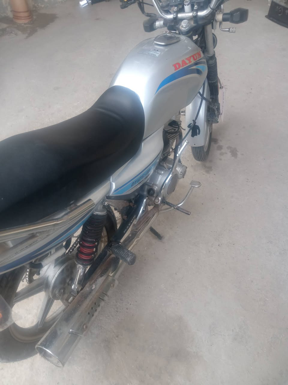 دايون عظم موديل ٢١ للبيع مكينه بلاديه مامفتوحه كهربائيات كلها شغاله دراجه واحد علئ واحد ب٨٥٠ وبيها مجال ***********
