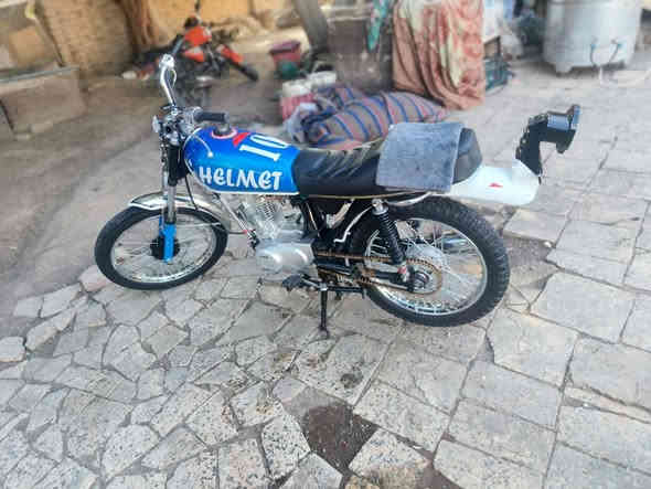 السلام عليكم دراجة شاصي 20 نامه وتعمير 25  اصلي مكفولة  دراجة خير من الله شلعه معدل 4تبديل دهن تعمير جديد السعر 800 وبيهة مجال مكان كوت عزه الرقم ***********
