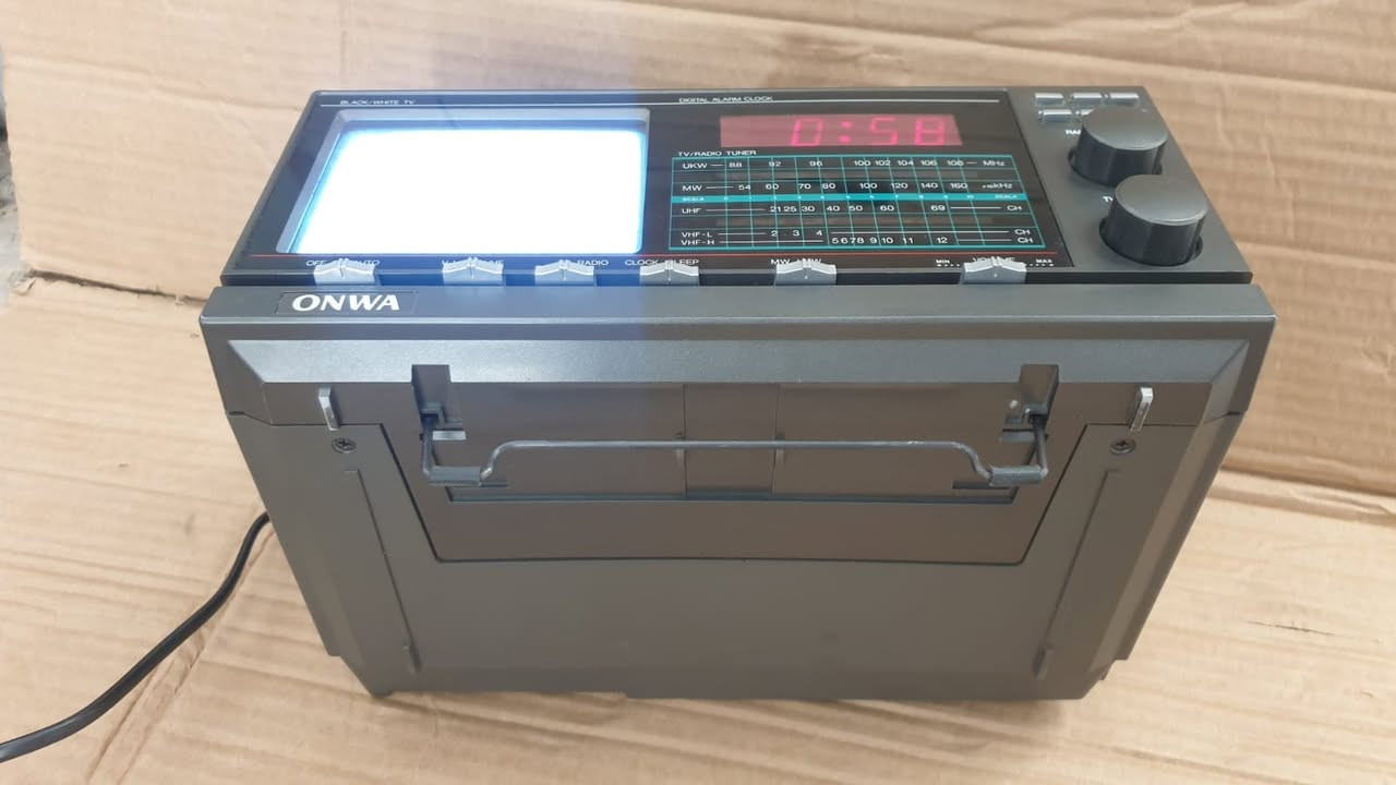 رادیو FM AM  وتلفزیون شاشة 4.5 ئينج والساعة ماركة ONWA صناعة تايوان انتاج  1980 یشتغل کهرباء 220 ڤولت مباشر جهاز جدید نظافة مئة بالمئة وشغال بالكامل صوت وسحب ممتاز السعر واي استفسار مراسلة خاص


**إذا كنت صاحب هذا الإعلان وتريد حذفه لأي سبب، رجاءا أرسل رسالة إلى الدعم الفني**