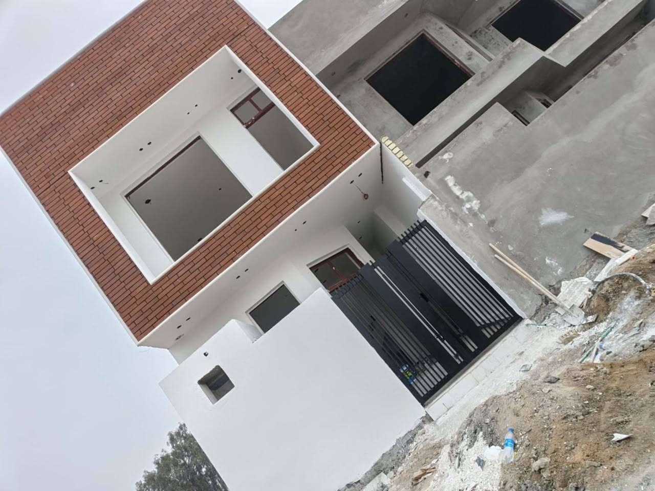 بيت للبيع
المساحه ١٠٠م طابقين بناء حديث درجه اولى
~~~~~~~~~~~~~~~~~~~~~~~~~~~~~~
زراعي سند ٢٥ 
كافه الخدمات ماء كهرباء تبليط 

««في شارع كربلاء قرب مول اهل الخير 
يبعد عن شارع كربلاء العام ٢٥٠متر 

//يحتوي على غرفتين غرفه جوه وغرفه فوك

∆∆يتوفر كافه الخدمات وايضا توجد عروض متنوعه اليحب يراجع عقارات ديباج∆∆∆∆

[مكتب ديباج للعقار مستعدون للكافه الترويج وتصوير العقارات] 

[] ***********[]
