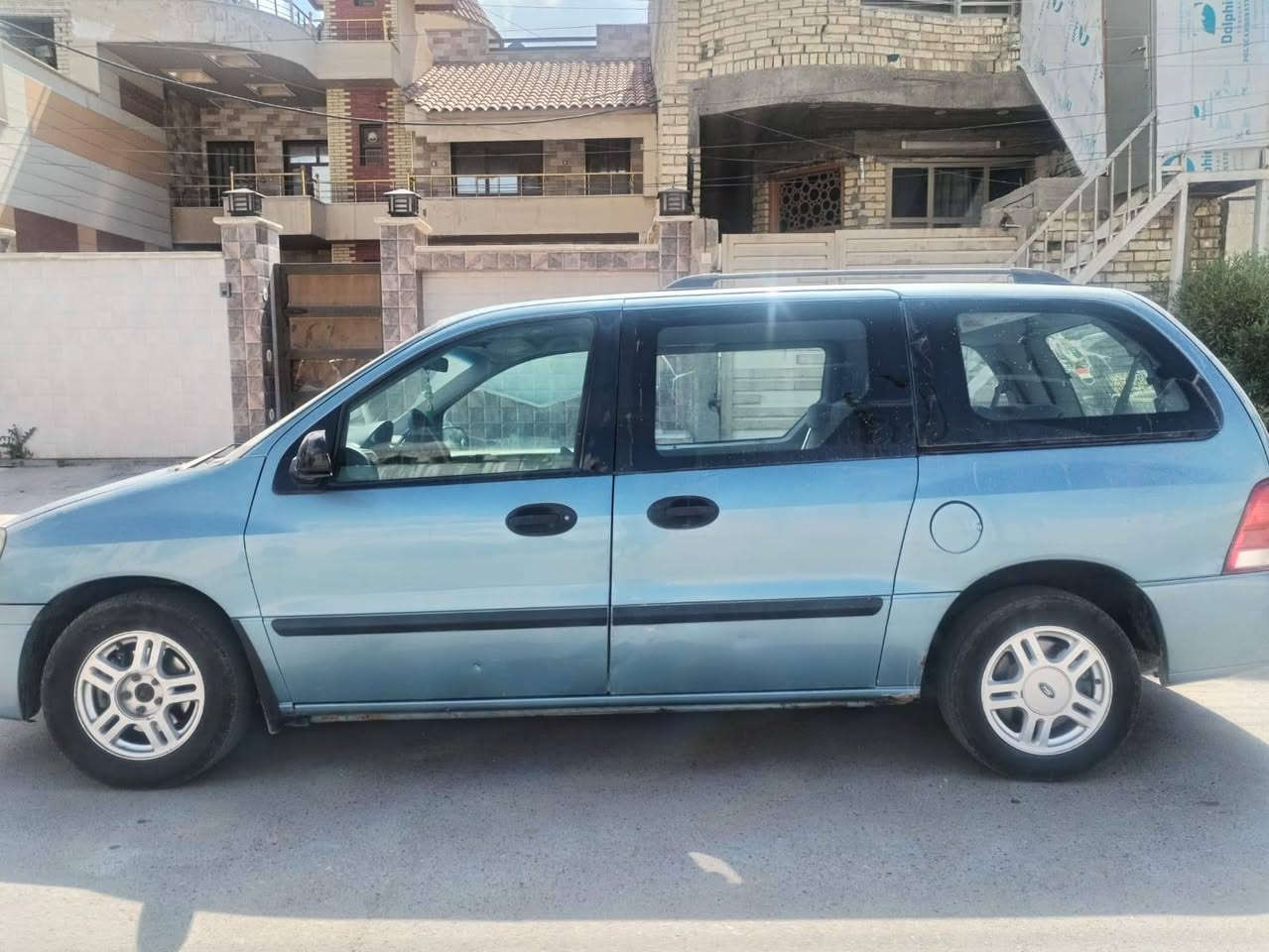 سلام عليكم سياره فورت أمريكي البيع صدر حداديه جديد محرك كير خير من الله تبريد شغال سعرها 75ورقه وبيه مجال هاذ رقم صاحب سياره تواصل وياء على واتساب أو نتصال  ***********
