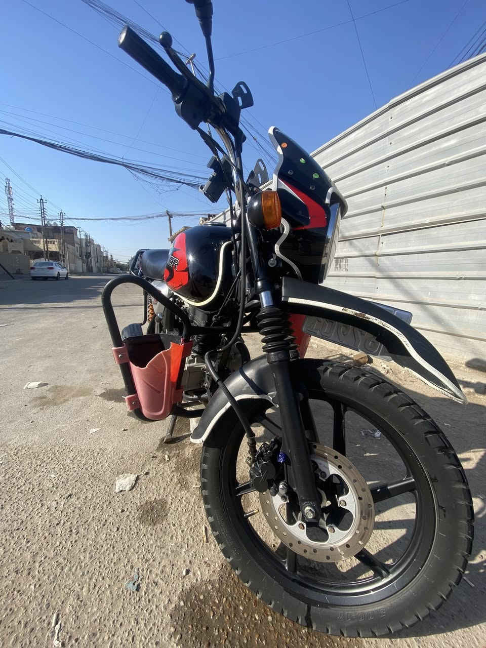 بوكسر موديل 2021 رقم وسنويه جاهزه من كلشي وكل نقص مابيها كبل للشارع والمكينه مجفته تجفيت شركه تجي وتشوفها شلعه معدل منضومه زينون عالي ناصي الدراجه متصرف عليها الف وتجي وتشوفها غير شي بل صور تاخذها بلاش العنوان بغداد البياع الهاتف *********** سعر خاص
