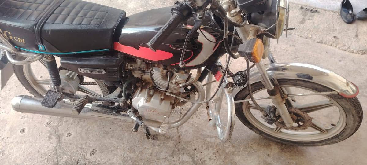 السلام عليكم موطور سافان موديل2020 للبيع السعر 375وبيه مجال شي قليل موطور شرط كله شغال محرك ما مفتوحل للأستفسار*********** والمو شراي 
لا يدك
