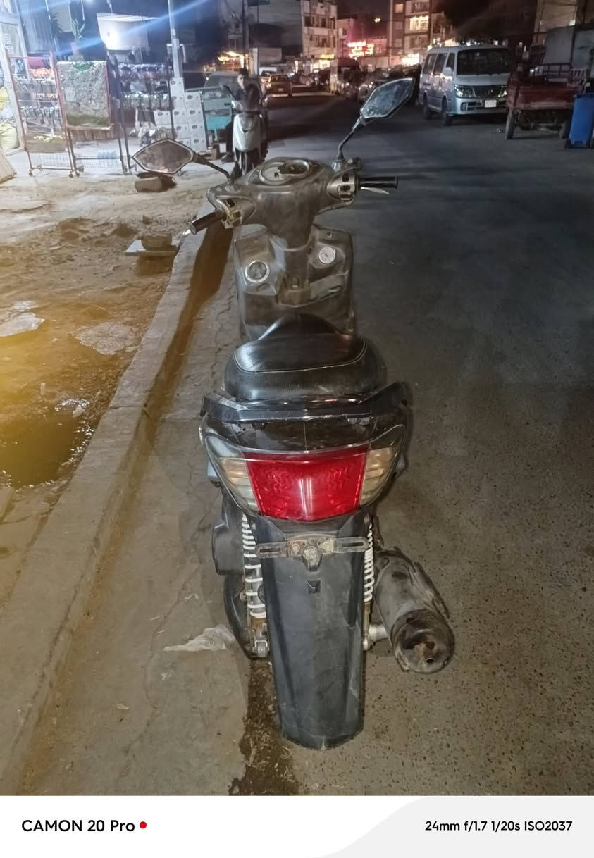 سلام عليكم دراجه سكنس فحل نوزل دراجه كلشي مابيها محرك ممفتوح كهربائي شغاله بس بيها خربطه بل تشغيل وبل مشي عادي متخربط مكان بغداد لاعضميه سعر 550 ***********
