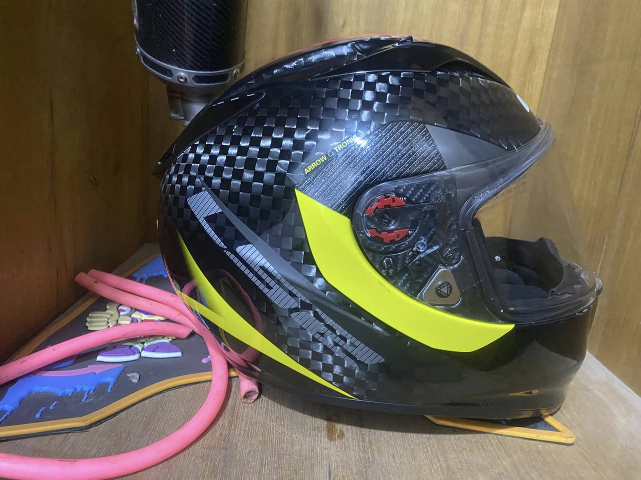 خوذة كاربون فيبر الياف LS2 اصلي مال مطارح او بطح تكدر تبحث عنهة و تشوف خواتهة بيش اطيني سعر حلو و بل عافية عليك مكاني الحرية ***********
