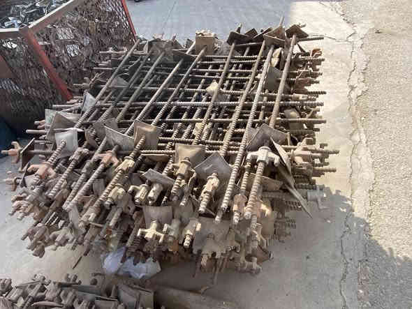 جكات وسكلات لايجار في بغداد دنك جميع قياسات وبولطات وفخات رباعيه وعاديه جميع قياسات ***********
