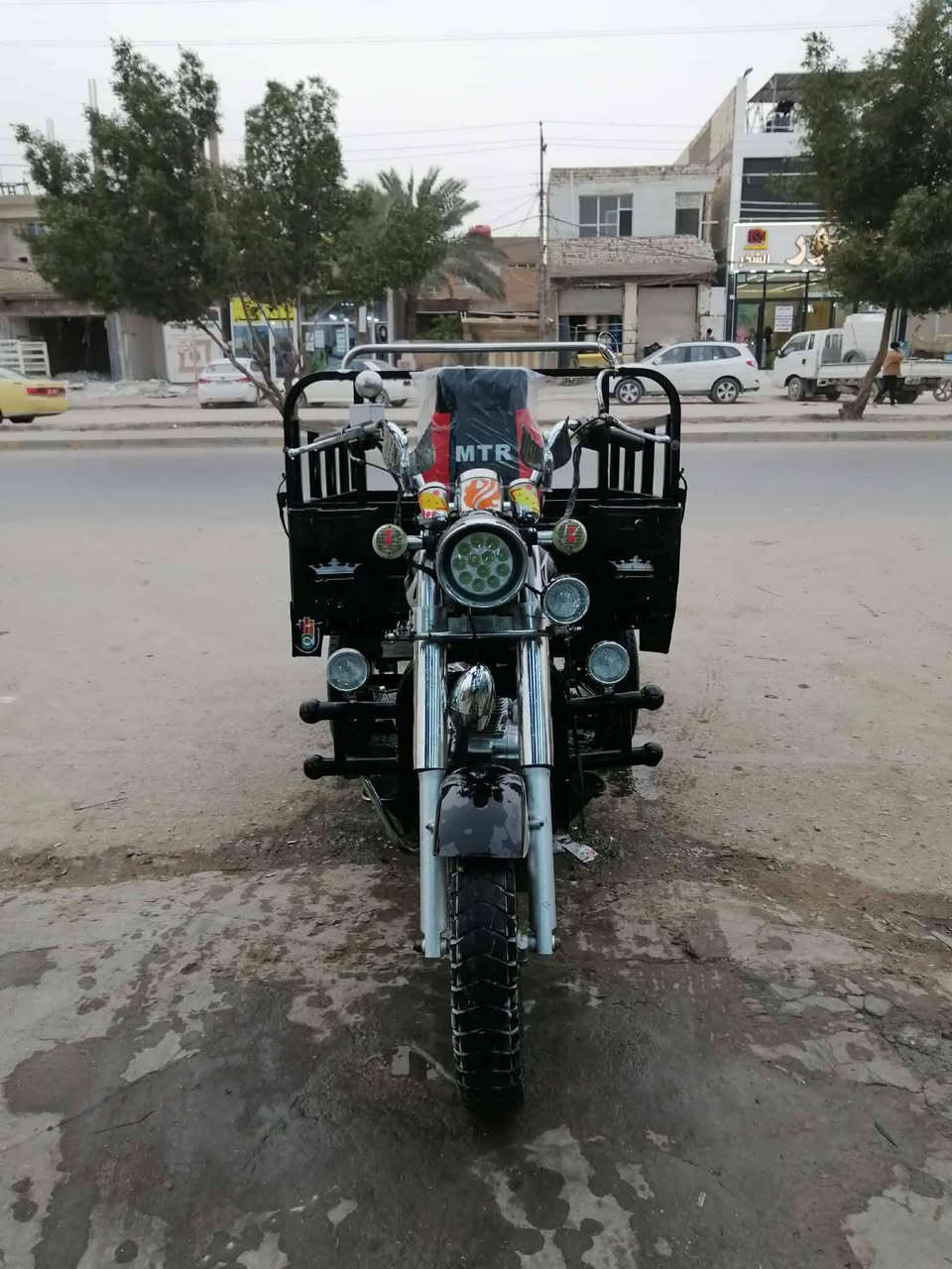 السلام عليكم ست للبيع موديل 22 محرك 25 طيارات جدد دراجه خير من الله مقفوله كفاله عامه اوراق مكان *********** نجف مقابل قريه الغدير لتساع الرقم
