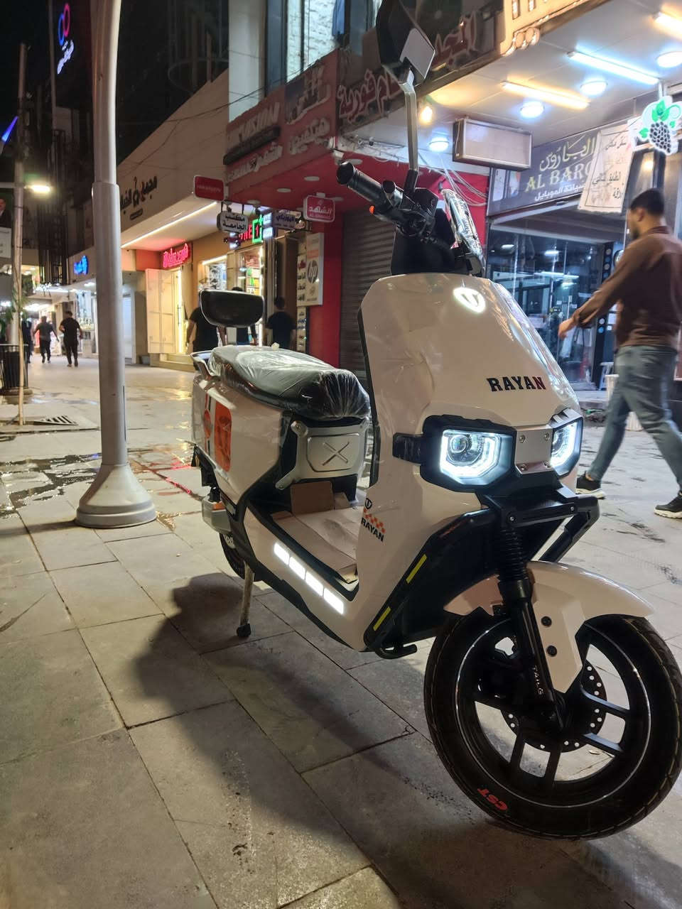 (مستخدم -) 🚨🔥 دراجة الريان RAYAN – وحش الكون من شركة TAILG العالمية 🔥🚨
📍 مستخدمة شي قليل جدا وضعية  الشركة – نظافة وكالة 💯

⚙️ المواصفات الفنية:
🔋 بطارية كرافين كاربون جل 35 أمبير / 72 فولت
⚡ محرك ملف 2000 واط – سرعة حقيقية 80 كم/س
🚀 مدى حقيقي 80 كم
🖐️ بصمة عدد 2 + تشغيل عن بُعد
🔒 جهاز إنذار ضد السرقة
🛑 بريك دسك + دهن ديلات هايدروليك ناعمة جداً
🪶 قيادة ناعمة ورزينة جداً على الطريق
💺 كشن سياحي واسع لشخصين + مساحة تخزين كبيرة تحت الكشن
🛞 إطارات 12 / 90 / 90
💡 إشارات LED أمامية وجانبية + إشارة رباعية
🔁 إمكانية الرجوع للخلف (R)
🔋 نظام TTFR لإعادة الشحن عند استخدام البريك
✅  البطارية 6 مسطرة 
السعر مليون و100 وبي مجال


**إذا كنت صاحب هذا الإعلان وتريد حذفه لأي سبب، رجاءا أرسل رسالة إلى الدعم الفني**