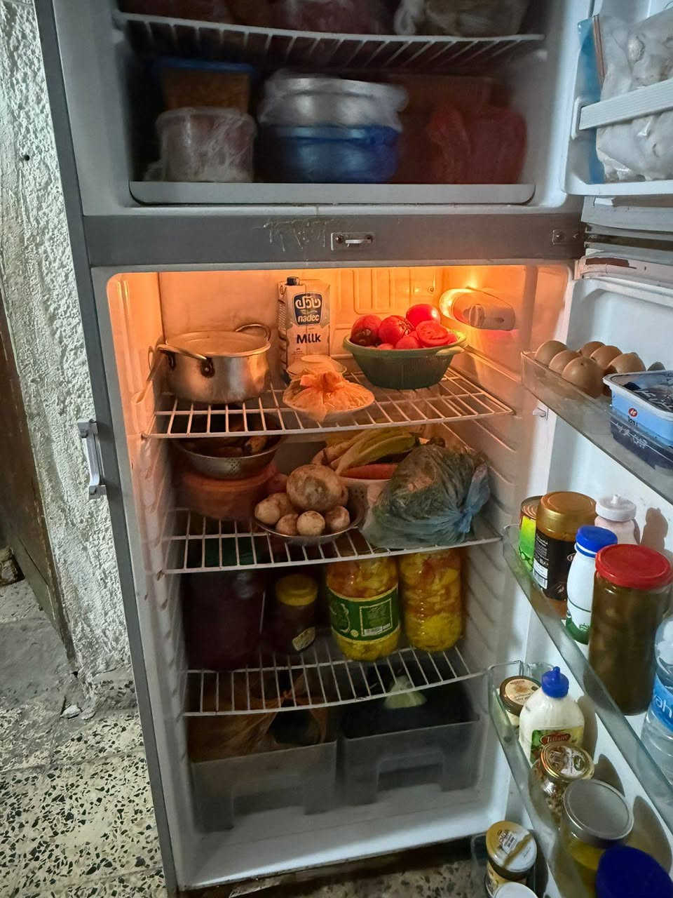 غراض نظيفة للبيع في منطقة حي التراث للاستفسار ***********
