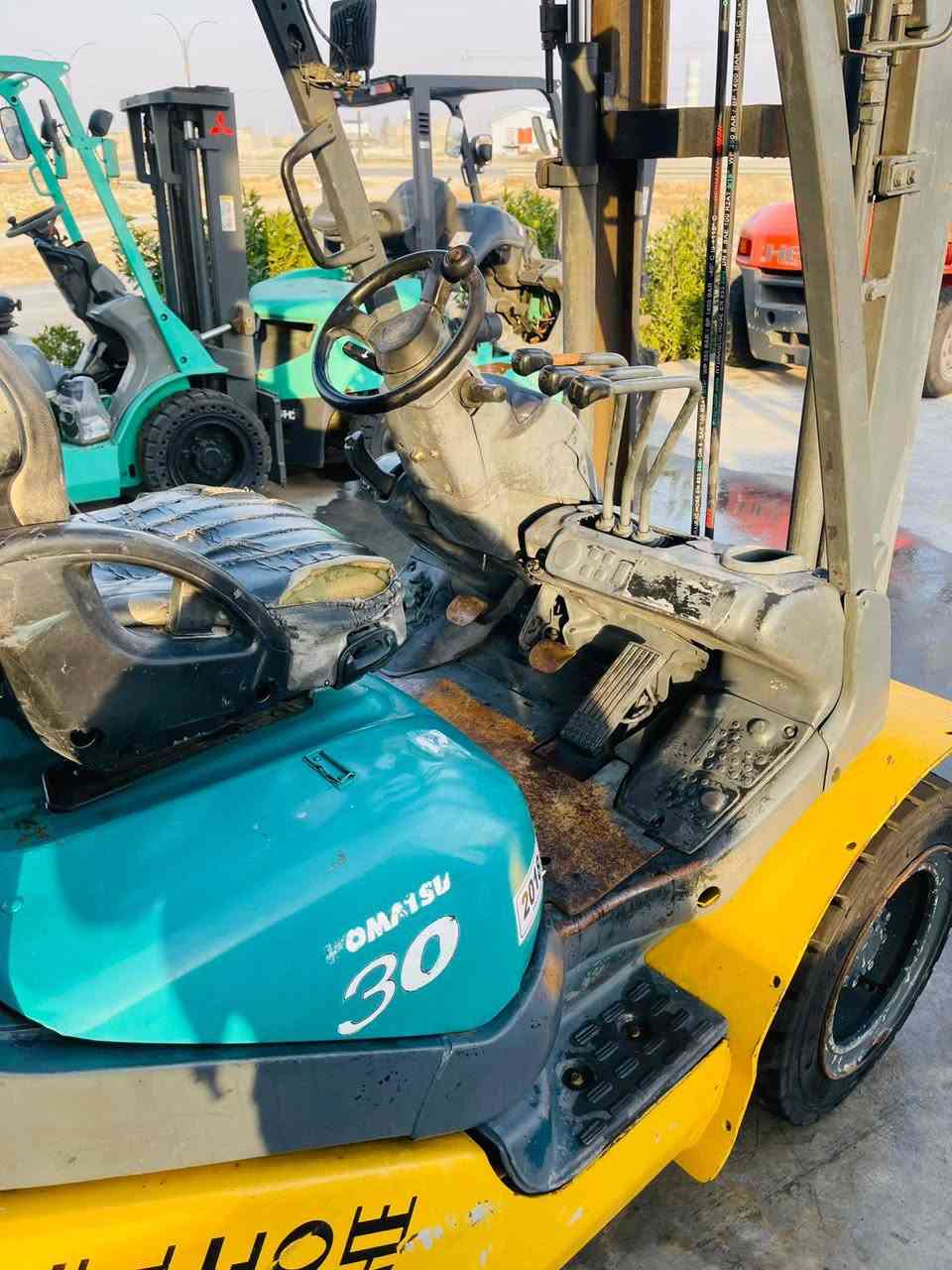 للبيع رافعه شوكيه كوماتسو 3طن 3حركات جوب حاويه موديل 2010 كير مكينه أكسل تخم تاير جاهزه للعمل بيه اوراق مزاد شركه الببسي
***********
***********
