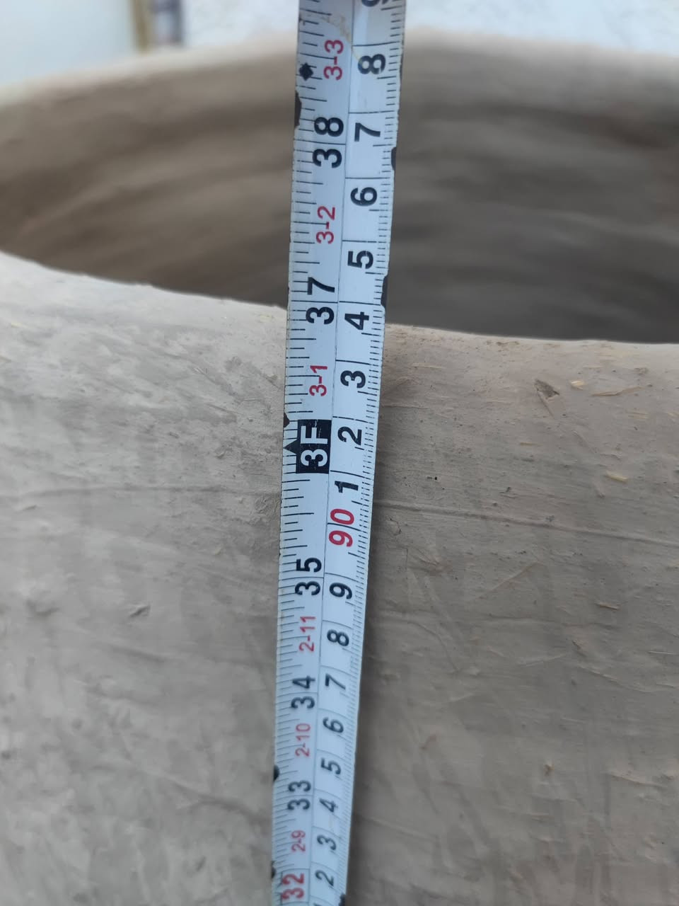 تنور طين حجم كبير شغل درجة اولى 
سعر 40الف وبيها مجال الجية

قطر التنور (حلك التنور)  54سم
ارتفاع التنور 94سم 

العنوان خلف جامع الصدرين بشارع مكتب الخير لبيع الحديد
*********** واتساب موجود
