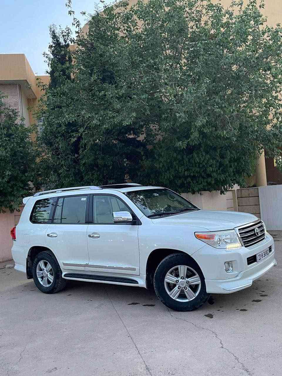 وەنەوشەی ٢٠١٤ فوول مواسەفاتی برێمی دەرەجە یەک  قەپات مواسەفاتی ٦ پستۆنە هەموو گیانی بە شەرت مەکینە+گێڕ+ئەکسل. داروبەردی بە شەرت + کوشن جلد+کارەبا ئاوێنە شەفت+ئیشارەت ٣ شاشە ئایپاد هەموو شتی بیلادیە 
ژ.م *********** واتساپ+ڤایبەر Singapore
