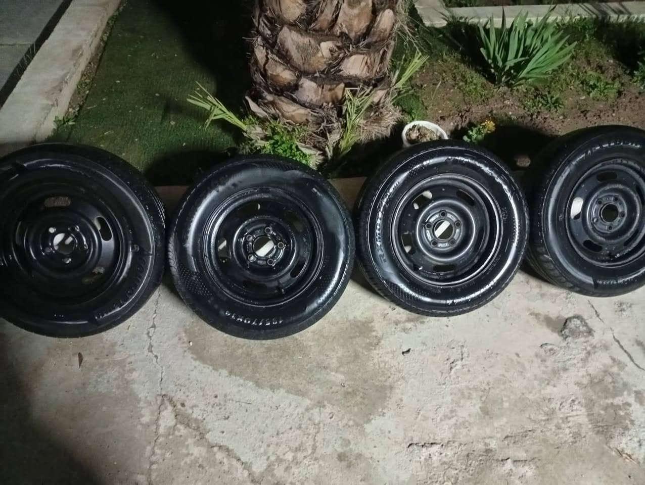 سلام عليكم 
تخم ويل للبيع قياس 14 مع تايرات
التايرات فوك النص عمر عنوان كركوك 
***********
