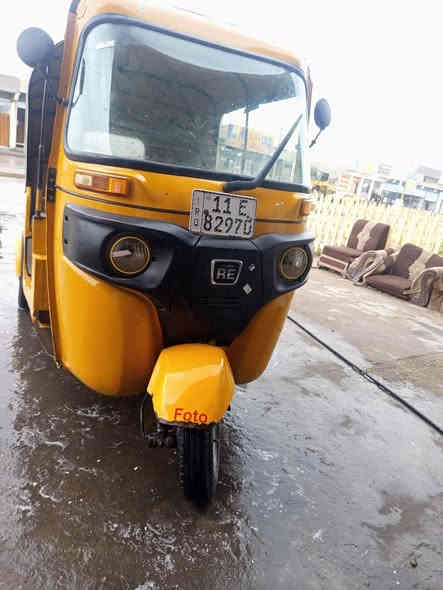 السلام عليكم تكتك 18 مصبوغه عام تكتك ترأي حلو تكتك نضيفه تحويل نفس اليوم رقم نكليزي شراي يتصل سعر  5200 وبيها مجال حك جيه شراي يتصل مكاني حي طارق القديم ‏‪***********‬‏
