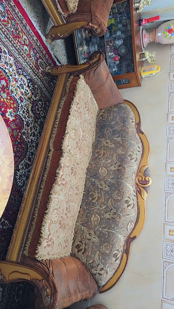 تخم ١٠ مقاعد تركي للبيع السعر ٢٥٠ الف عنواني حي الجوادين نزلة جسر الخطيب على الشارع العام قرب مطعم سيد باسم هاتف*********** ابو انور
