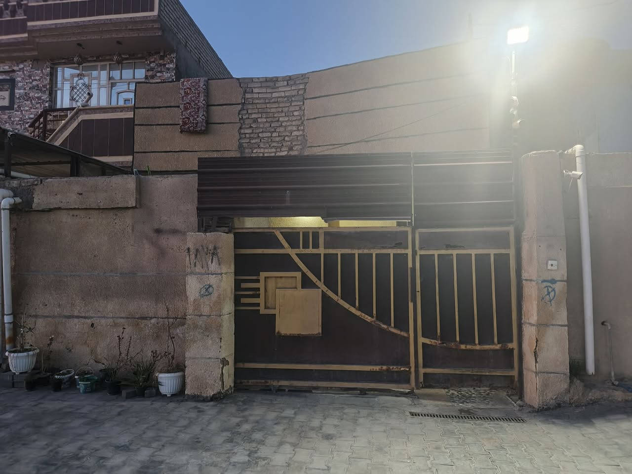 السلام عليكم ورحمة الله
الدار للبيع العنوان شارع سكلات قرب جامع الشهيد عدنان السيد علي مساحه الدار ١٣٧ سم وعرض الشارع ٢٠ متر للاستفسار *********** اتصال مع صاحب الدار
