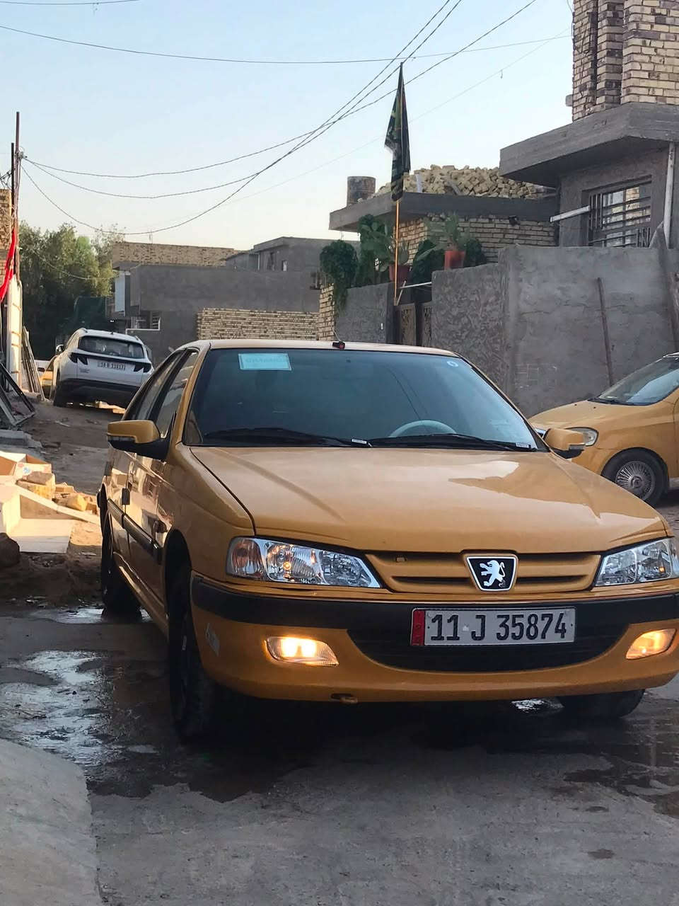 السلام عليكم 
بيجو بارص موديل ٢٠١٥ رقم بغداد نكليزي بسمي  مكفوله من ضربه وكص وصبغ وتبديل مصفره الهيئه والغرامات تحويل ثاني يوم سياره حلوه نضيفه مكينه كير حداديه تخم تاير كفاله 
السعر 46 وبيه مجال 
*********** مكاني بابل مركز المدينه
