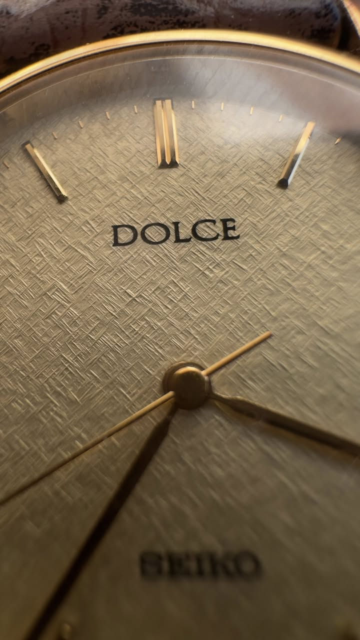 Seiko Dolce | سيكو دولجي 
طلاء ذهب سمك 30 مايكرون 
مينا كاروهات نوادر 
نظافة الساعة تقريباً 98%
السير + البوك اصلي 
دقة الساعة جداً عالية 
قطر الساعة 31
للحجز خاص 💌


**إذا كنت صاحب هذا الإعلان وتريد حذفه لأي سبب، رجاءا أرسل رسالة إلى الدعم الفني**