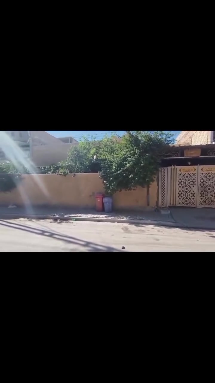 بيت مساحه 300?متر للبيع بل الحسينيه الضباط قرب مركز الزهور نضيفه جدن المنطقة خدمات كامله الاستفسار ***********
