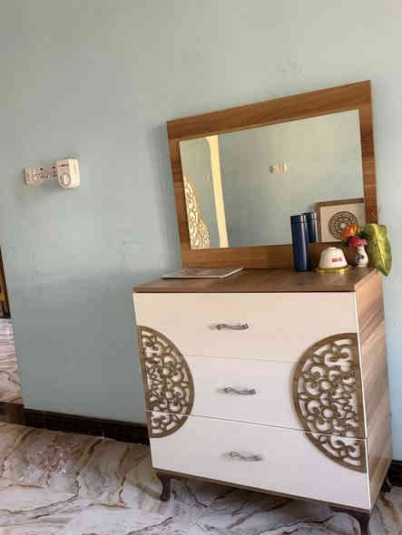 للبيع غرفة تركية خمس قطع كنتور سلايت مكاني الزراعة 
للتواصل***********
