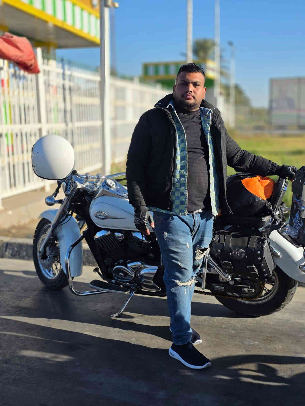 سلام عليكم شباب درجة شادو 400 دراجة رمبه او مكفولة كفاله  عامة ماشية 47 الف تجي او اشوف النضافه دراجة اي بي اي العنوان بغداد استفسار *********** سعر خاص بدون رقم الدرجة فقط مكاتبه
