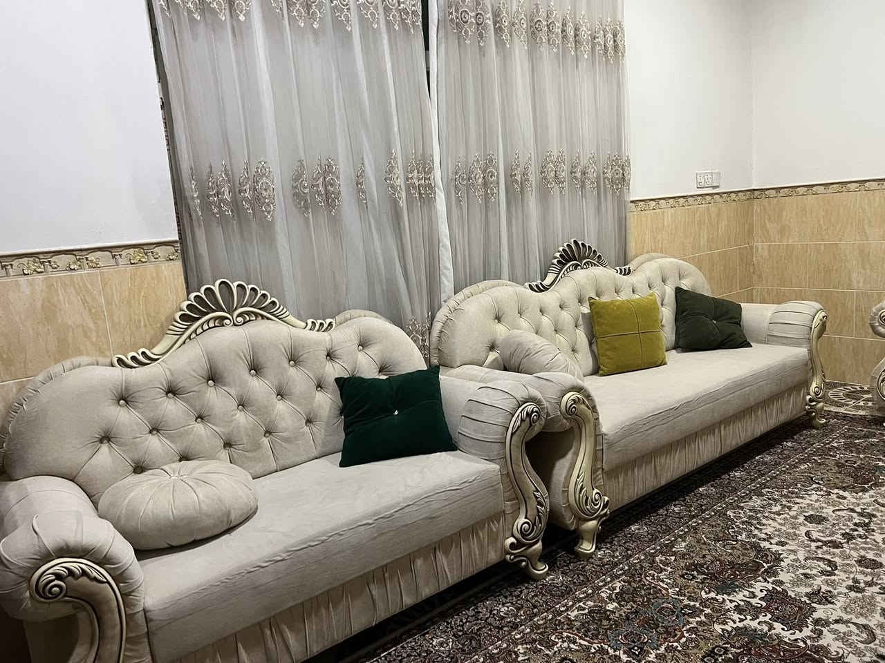 تاقم ١٥ نەفەری ١١ وەرەقەی تێچووە بە ٦٠٠  هەزار و کەمێک مەعامەلە بۆ ژوری گەورە زۆر شیاوە  نوێیە و تازە پاککراوەتەوە 
🛑سەعات و تەپڵەکەکانیشی لەگەڵدایە
📩نامە بنێرن بۆ مەسنجەر


**إذا كنت صاحب هذا الإعلان وتريد حذفه لأي سبب، رجاءا أرسل رسالة إلى الدعم الفني**