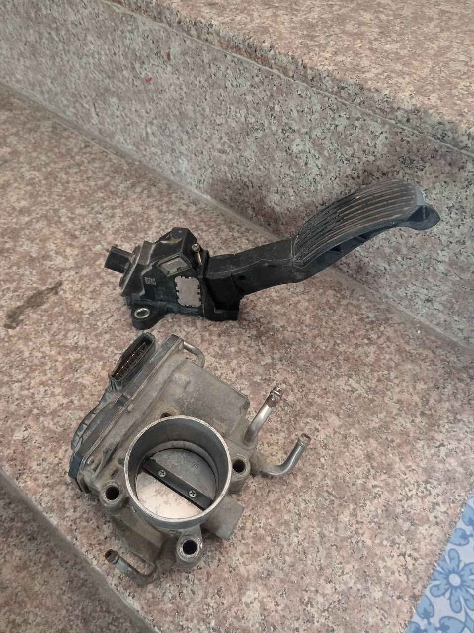 دواسه بانزين وجويتر شرط الفحص  لكامري ٢٠٠٩ مناسبات ***********
