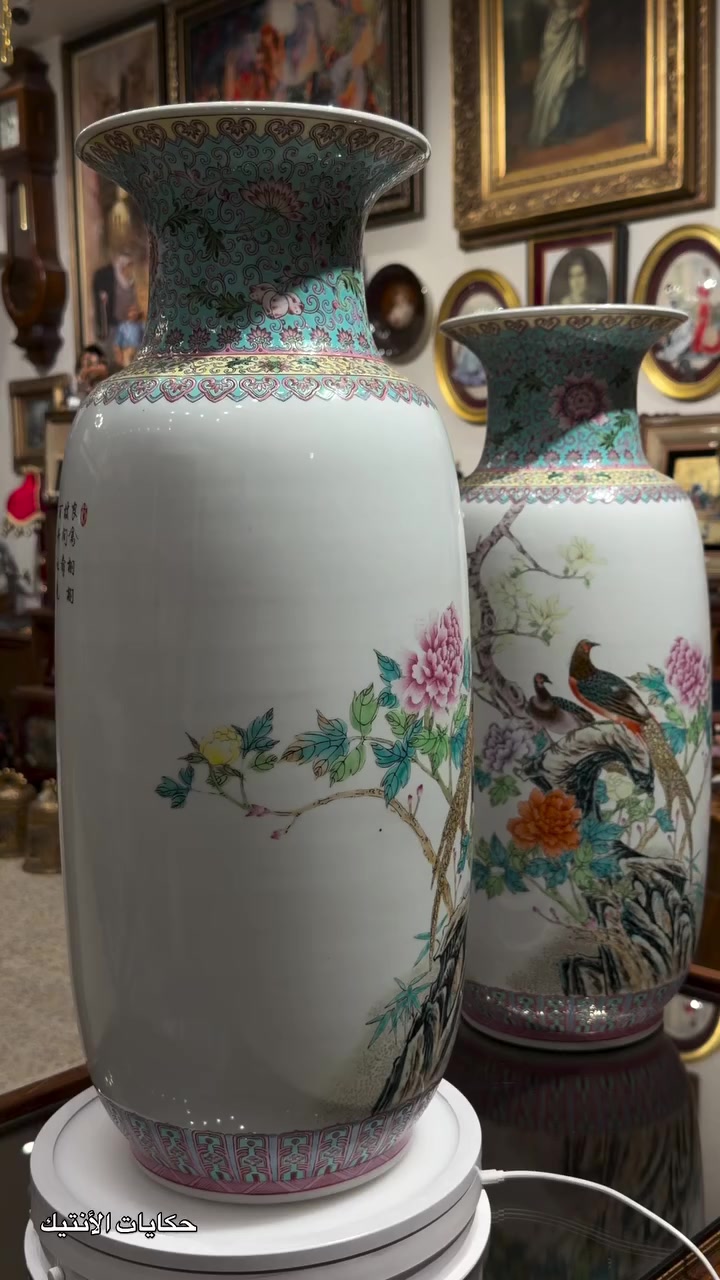 🏺 روائع البورسلين الملكي - طراز نابلس (Naples) 🏺
لكل باحث عن الفخامة والتميز في تفاصيل منزله، نقدم لكم هذه المزهريات النادرة التي تجسد قمة الإبداع الفني. قطع تجمع بين سحر الشرق وأناقة التصميم الكلاسيكي.
ما يميز هذه القطع:
• فن الـ Famille Rose: رسومات يدوية بارزة لطيور الجنة وزهور الفاونيا الملونة.
• لمسة أدبية: وجه مزين بقصائد كلاسيكية مكتوبة بخط اليد مع الأختام الحمراء الأصلية.
• زخارف نابلس (Naples): تطعيمات دقيقة تضفي لمسة من الرقي التاريخي.
📍 العنوان: الكرادة - ساحة الواثق - فرع مطعم كص الآغا البغدادي
📞 للتواصل والاستفسار: ***********
#نابلس #Naples #الكرادة #بغداد #تحفيات
