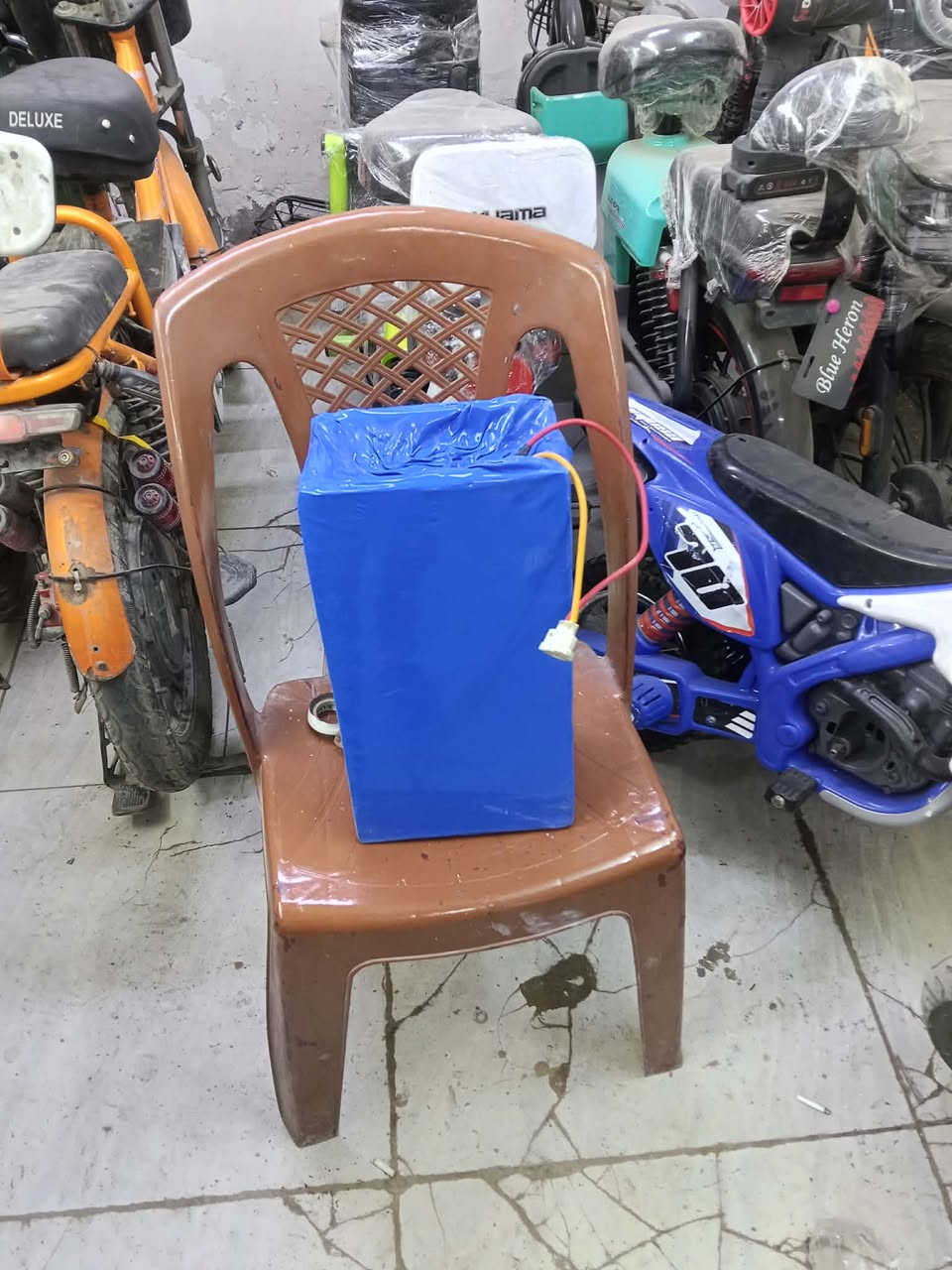 بطاريه لثسوم فسفات الحديد ضخمه 72 فولت 60 امبير قويه جدا وثقيله سعر 400 التليفون ***********
