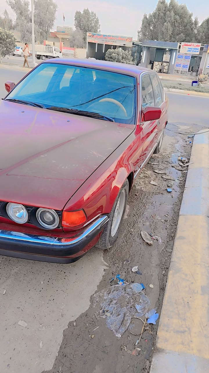 الحجم بي ام730 موديل ٩٠ أصل بسعر 55$
الوحش الالماني محرك 6 سلندر 
رقم انبار بشرط التحويل  
غرامات مدفوعه. ما عليه ربع. 
بيها تخم تاير جديد و ويله الأصلي 
صدره امامي خلفي جديد 
السياره بلاديه ومكفوله من الظربه. نهائيا بس صبغ جماليه 
جام 4 اوتو 
ما ملعوب بكهربائياتها  عالبلاد.
وسياره جاهزه وصرفها بس الجنايه يعرفوا
غير متواجد على الماسنجر فقط وات ساب واتصال 
مكان السياره تكريت 
***********
