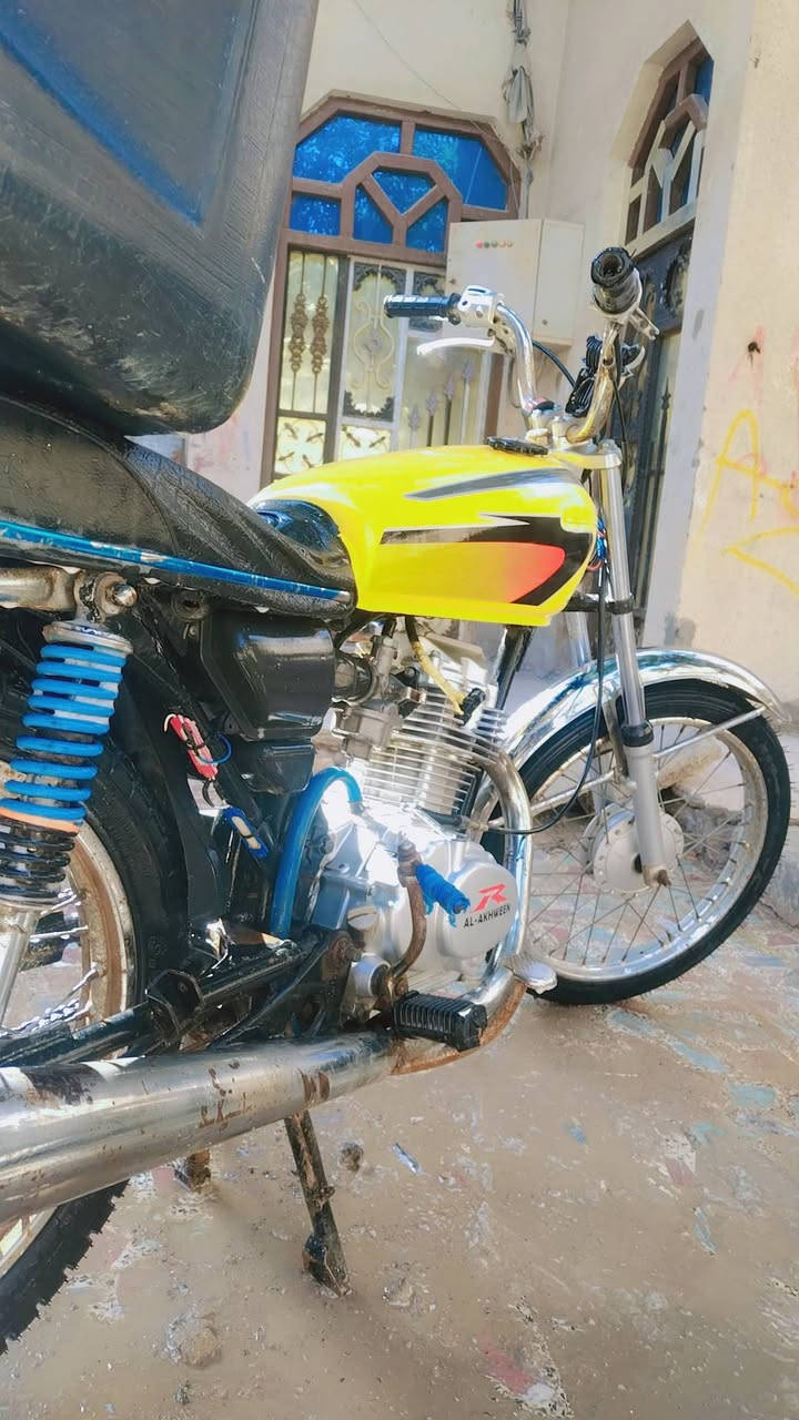 سلام عليكم 
دراجه للبيع نضيف محرك مفتوح(رابيدو) 
تايرات جدد 
المكان القرنه شرش
٣٥٠وبيها مجال كلش قليل
***********
