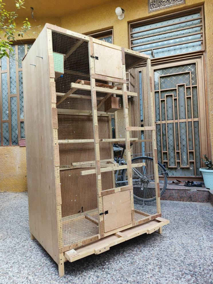 قفص جديد تسكام شغل درجه اولى الوجه جرار تنضيف 101 والارتفاع 180 والنزال 80 بي بيت ثكاتر غندور وبيت تكاثر طيور حب سعره 75 الف يابلاش مكان كربلاء الاستفسار *********** كربلاء, العراق
