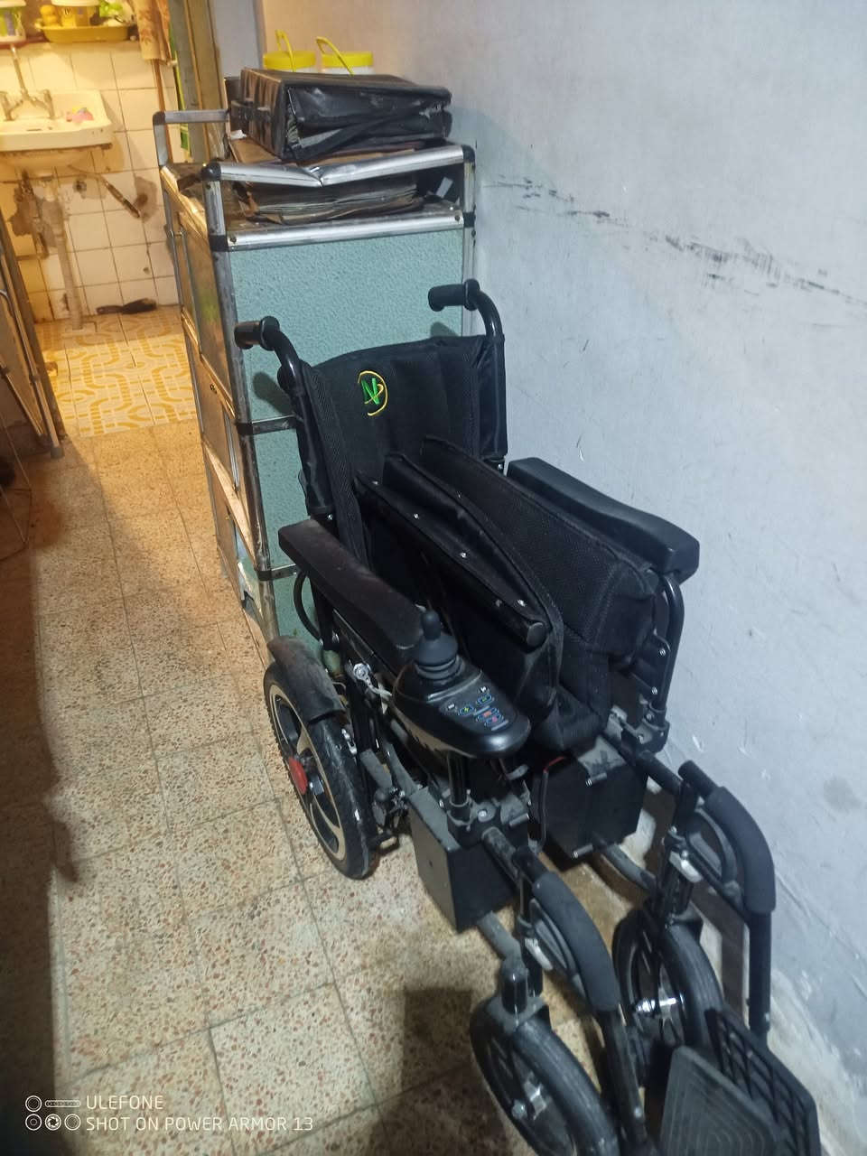 للبيع كرسي معاقين شحن يتحمل ٢٥٠كغم 
للت أصل خاص 
أو ***********
