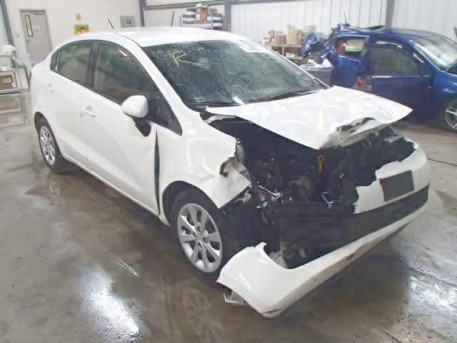 كيا ريو موديل 2013 وارد امريكي ضربتها موضح بلصور  مكينة 1600
كفالة مكينة ناعمة
وكير 
وشاصي 
ماشية 116 
سيارة مال بيت مو بياع شراي 
تستلم جاهز سنوية ورقم وغرمات جديد
  سعر سيارة ب82 وبيها مجال بسيط 
سيارة جاردة وبيها نقوصات جدا بسيطة 

مكان سيارة بغداد
***********
