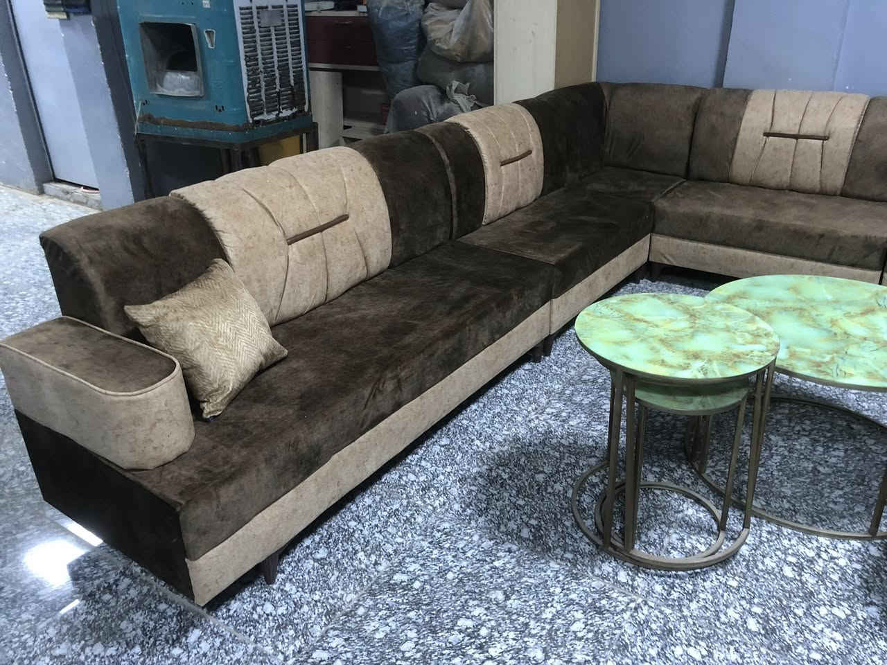 عرض 
ديوان جديد شغل ممتاز ١١ مقعد 
السعر ٣٧٥ الف 
موجود مقاعد اكثر واقل حسب طلب الزبون 
مجمع الضحى مقابل دائرة كهرباء المسيب 
***********
