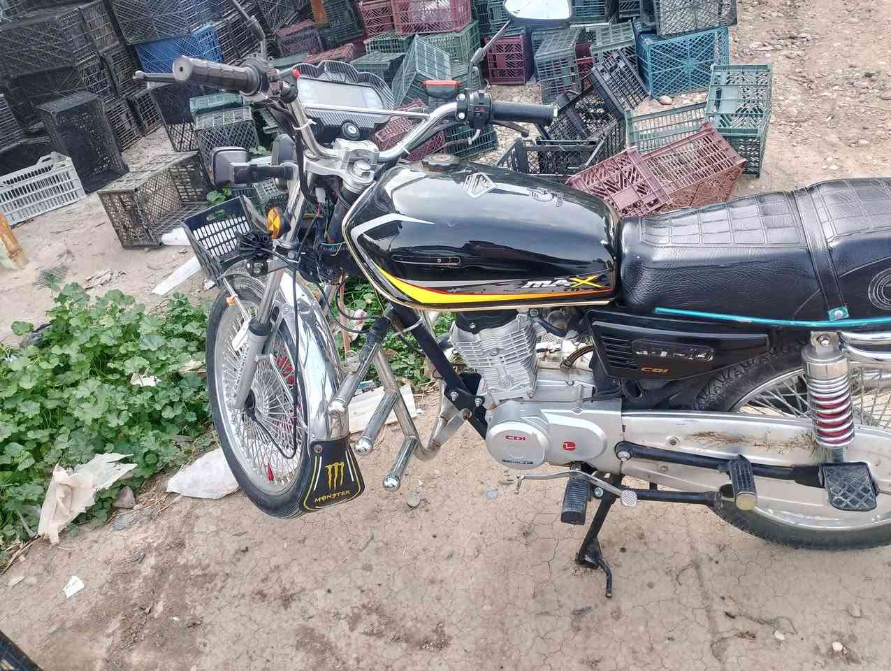 السلام عليكم دراجه 2024 دراجه مقفوله كفاله عامه سبحان ما موجود عليه دراجه على ايدير اوراق خمسه مكان ديالى بعقوبه سعر الدراجه 700 بها مجال شيء قليل ***********
