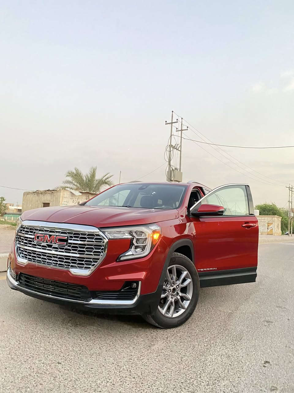 السلام عليكم …. ‏
GMC تيران موديل (2022 )اللون احمر
**ملاحظه**  (( السيارة مرقمة ميسان )) بأسمي
المحرك (4 سلندر ) (1500) تيربو T
الضرر :- السياره تبديل بنيد + جاملغ 
السياره ماشية :- 29 الف كيلومتر / الفئه :- SLT
(مواصفاتها) 
- توويل /فورويل (AWD) 
- شاشة اعطال داتاشو + شاشة دشبول حجم كبير 
- بصمه 4 ابواب + بصمه تشغيل عن بعد(REMOTE START) 
- هاند بريك بصمه + اوتو ستوب( AUTO STOP)+ اوتو ستارت(AUTO START ) 
- سستم صوت (BOSE) 
- كامره خلفيه دواره 360 
- رادار امامي ( تحديد مسار) 
- رادار خلفي ( التحذير من الاصطدام) 
- حساسات امامية + حساسات خلفيه 
- اكثر من نظام قياده 
- كشنات جلد + كشنات اماميه تحكم كهربائي 
- كشنات هيتر +استيرن هيتر + فول تحكم استيرن 
- كشنات خزن + ميموري 
- نظام مانع الانزلاق + نظام مانع الانحدار 
- تبريد قطعتين + ويل كروم 18 
- لايتات زنون LED + بكلايتات LED 
- جنطه بصمه كهربائية 
السيارة نظيفة وجاهزه  
العنوان :- ميسان - العمارة / السعر:- 155$ ورقه
للتواصل ع الرقم *********** ومتوفر ايضاً واتساب
