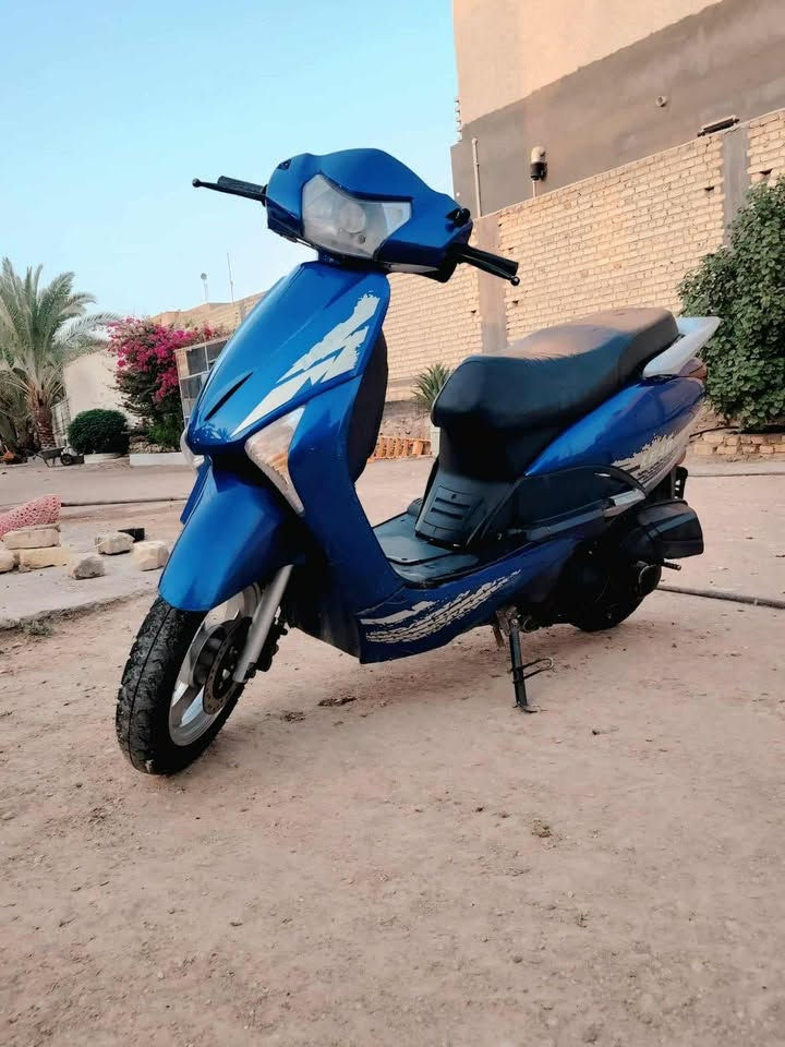 دراجه للبيع سعرها 350 مكاني السماوة لاستفسار الاتصال على الرقم ***********
